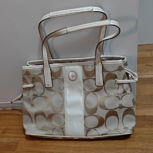 Brand New Coach Beige and White Signature Canvas Tote